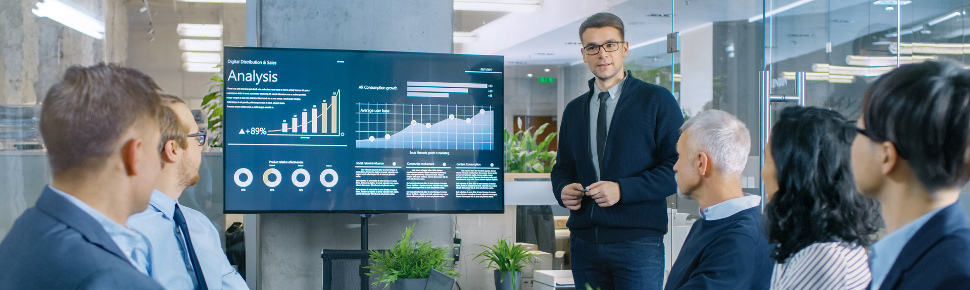Compliance Officer in Banken Non Financial Risk Managment iStock 921054562 gorodenkoff 1920x575