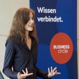 Handeln in Zeiten der Unsicherheit: Natalie Knapp beim Breakfast Briefing