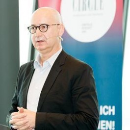 Glücklich trotz Geld - Ein Essay von Michael Lehofer